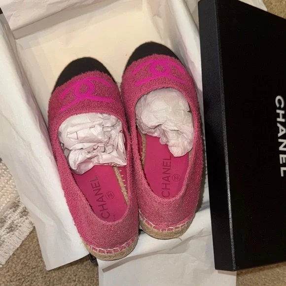 CHANEL Hot Pink Bouclé Espadrilles with Black Toe Cap - Picture 6 of 11